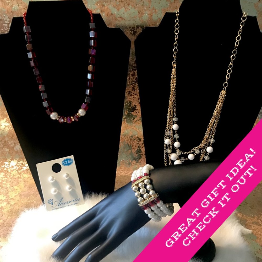 BUNDLE OF FASHION JEWELRY IN RED AND WHITE TONES
